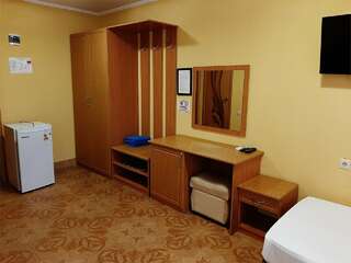 Гостиница Садко Кропоткин Трёхместный номер (№312)-4