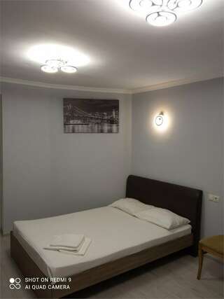 Гостиница Садко Кропоткин Двухместный номер (с двухспальной кроватью) с собственной мини-кухней № 203.-1