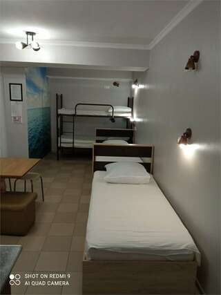 Гостиница Садко Кропоткин Четырехместный семейный номер с мини-кухней № 206.-1