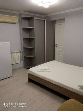 Гостиница Садко Кропоткин Двухместный номер (с двухспальной кроватью) с собственной мини-кухней № 203.-3