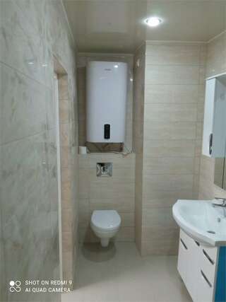 Гостиница Садко Кропоткин Двухместный номер с кухней (с двухспальной кроватью) улучшенный № 101-4