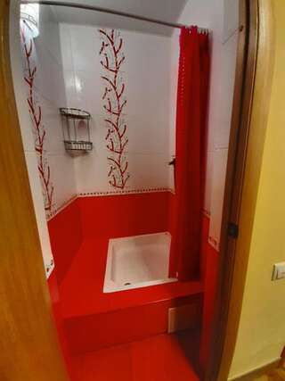 Гостиница Sadko Кропоткин Трехместный номер с собственной ванной комнатой-4