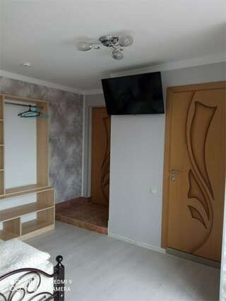 Гостиница Садко Кропоткин Двухместный номер с  раздельными кроватями улучшенный ( № 314)-5