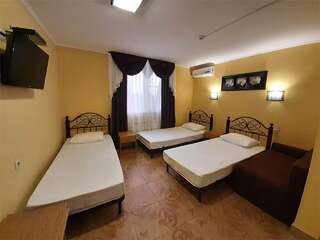 Гостиница Садко Кропоткин Трёхместный номер (№312)-1