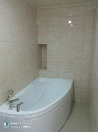 Гостиница Садко Кропоткин Двухместный номер с кухней (с двухспальной кроватью) улучшенный № 101-3