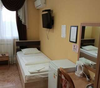 Гостиница Садко Кропоткин Двухместный номер с двумя односпальными кроватями № 310.-1