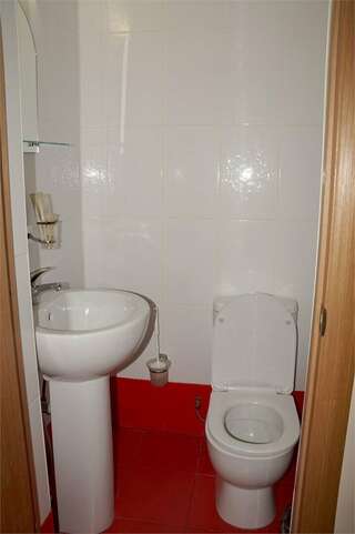 Гостиница Садко Кропоткин Двухместный номер эконом с двумя односпальными кроватями № 309-2